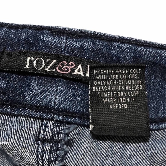 Roz & Ali Zipper Detailed Jeans - Picture 6 of 10
